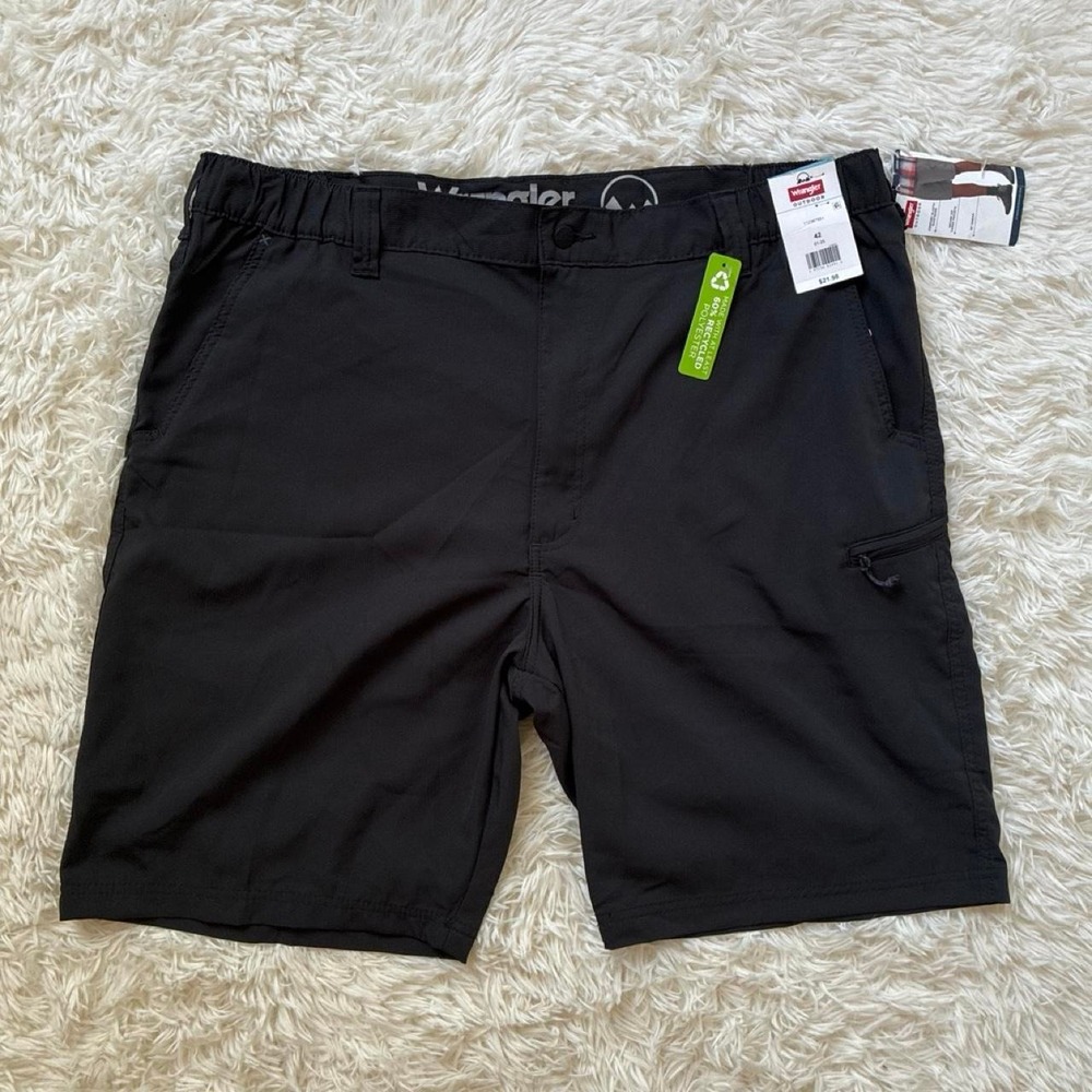 Black Wrangler Athletic Outdoor Utility Workman short with side pockets size 42